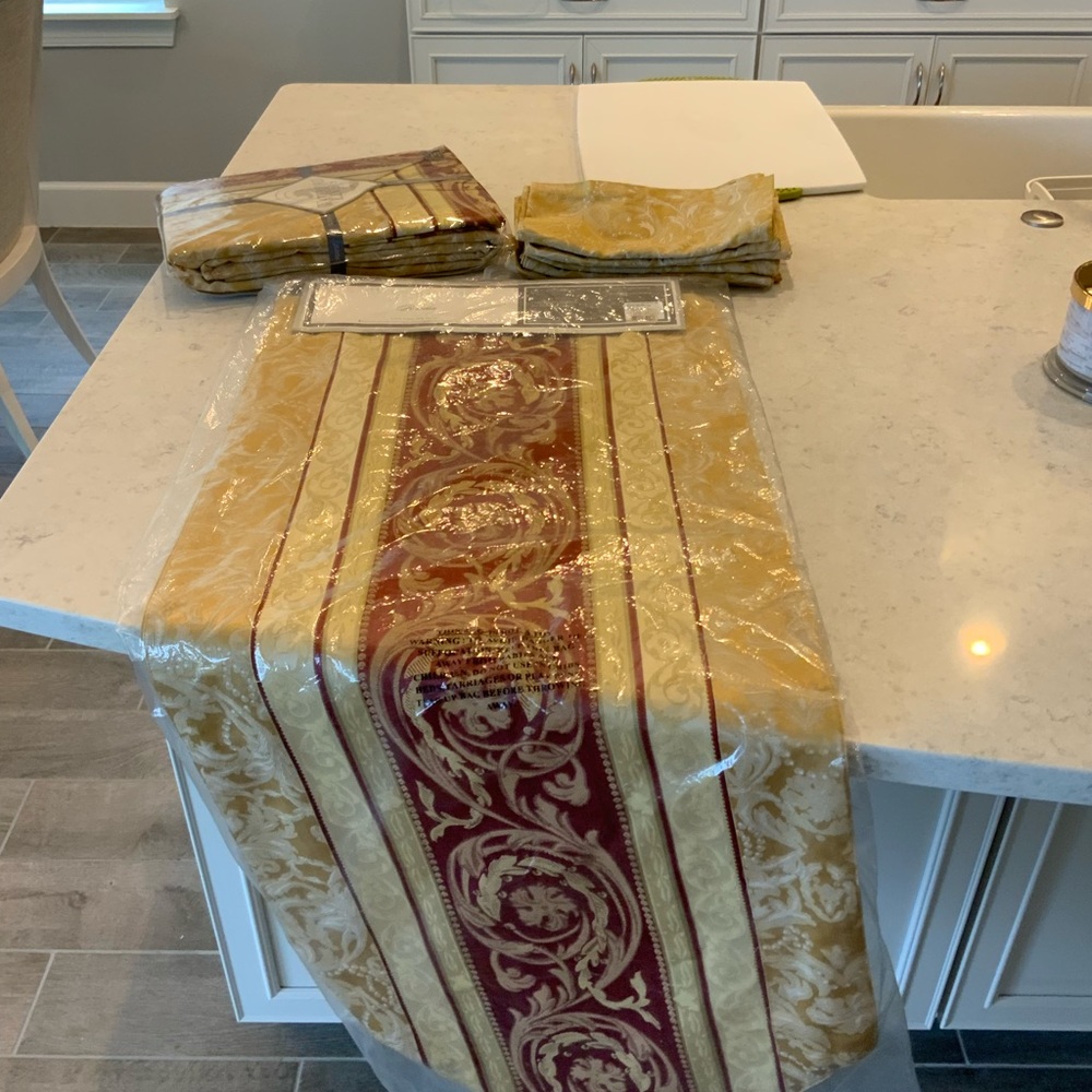 Waterford table cloth  READ BELOW
